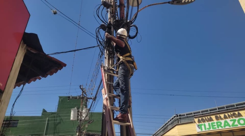 Reactivan servicios de telecomunicaciones a usuarios y comercios en Mérida