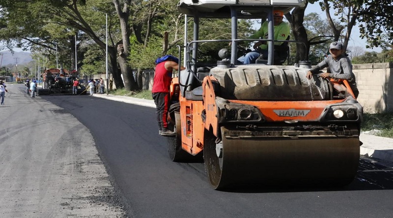 Colocan más de nueve mil toneladas de asfalto en avenida Sabana Larga de Cagua