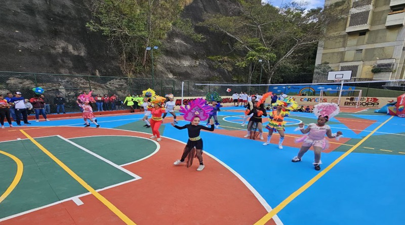 Caraqueños reestrenan cancha en Santa Mónica