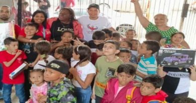 Carnavales Comunitarios disfrutan caraqueños en urbanismos de San Agustín y 23 Enero