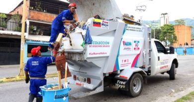 el gobernador Gerardo Márquez y representantes del sector comercial acordaron implementar un plan para mejorar los servicios públicos, especialmente en lo referente a la recolección de los desechos sólidos de la ciudad de Valera.