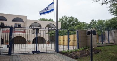 Hombre se prende fuego cerca de la embajada de Israel en Washington