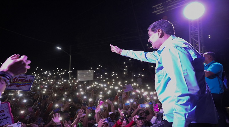 La población de la ciudad de Carúpano se concentra en apoyo al presidente