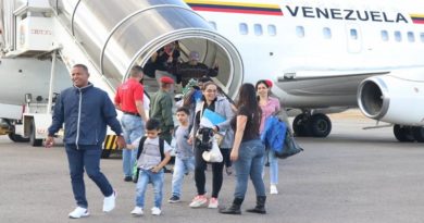 Retornan 80 connacionales desde México con Plan Vuelta a la Patria