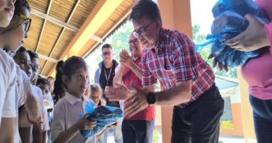 Entregan bolsos e insumos escolares a niños y niñas de Amazonas