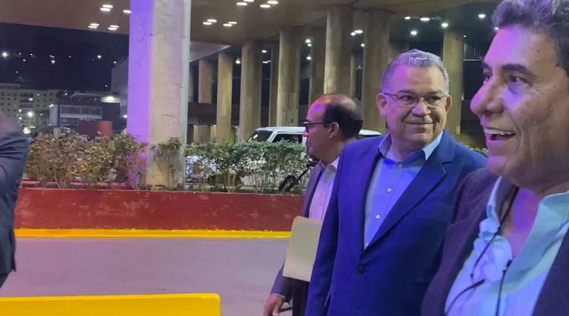 Enrique Márquez se inscribe a contienda electoral por el movimiento Centrado