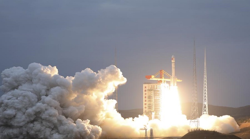 China lanza satélite para vigilar entorno atmosférico y espacial