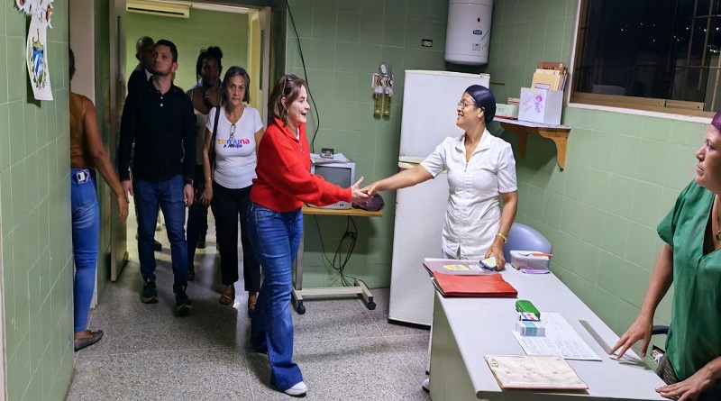 la vicepresidenta Sectorial de Ciencia, Tecnología, Educación y Salud, Gabriela Jiménez Ramírez, realizó una visita al sector de Las Clavellinas, en Guarenas, donde supervisó la recuperación y modernización