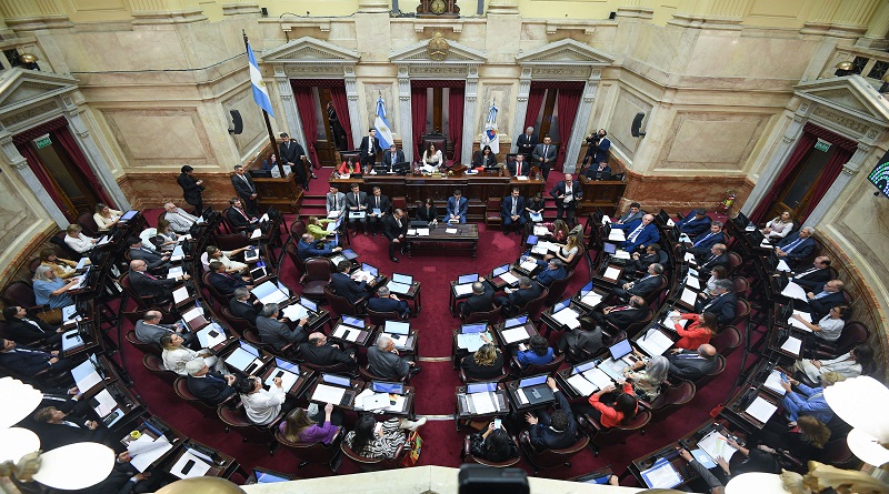 Senado de Argentina rechaza Decreto de Necesidad y Urgencia del presidente Milei