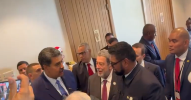 Presidente Maduro sostiene encuentro con homólogo guyanés Irfaan Alí en Kingstown