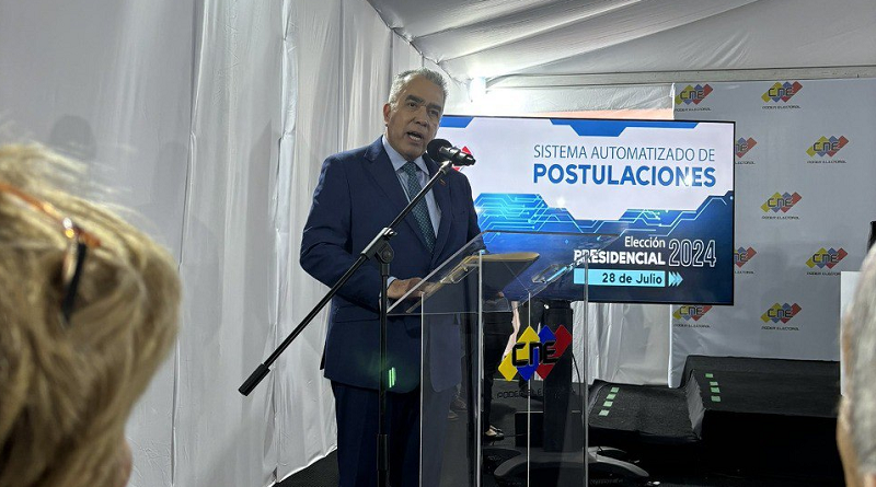 Luis Eduardo Martínez postula su candidatura presidencial ante el CNE
