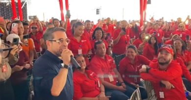 Lacava Los trabajadores llevan en sus hombros esta revolución con su fuerza y moral