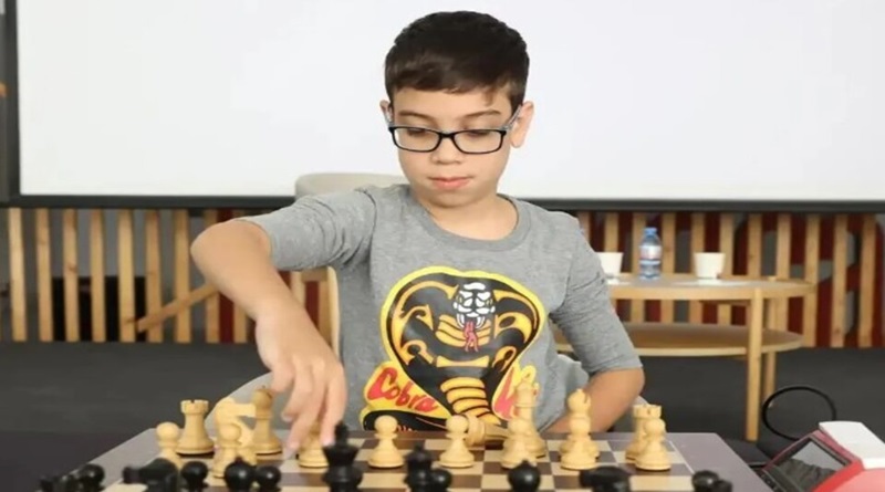 Niño argentino de 10 años gana partida al mejor ajedrecista del mundo