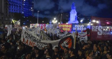 Docentes en Argentina realizan paro nacional para exigir mejoras salariales