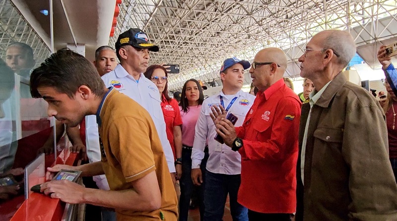 Más de cinco mil personas se han movilizado por el Terminal de Oriente en Semana Santa