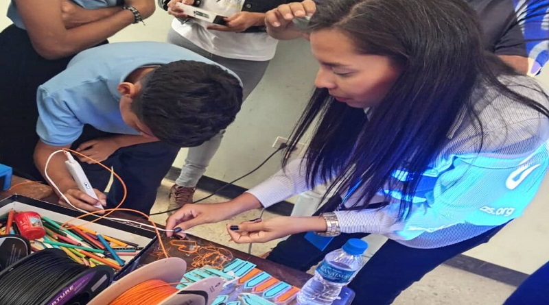 Semilleros científicos aprenden sobre tecnología de impresión 3D en Miranda