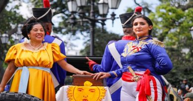 Caracas recibe restos simbólicos de heroínas rumbo al Panteón Nacional
