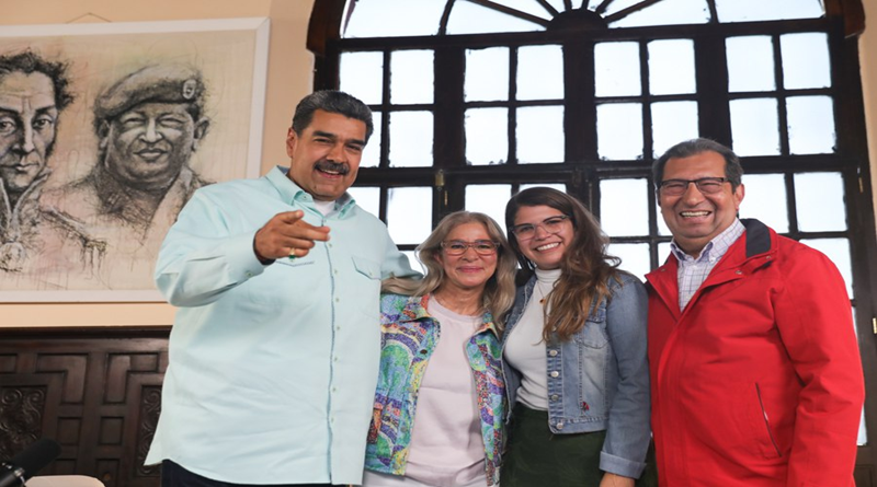 Generación Tricentenaria celebrará a Miranda en 2050 y a Chávez en 2054
