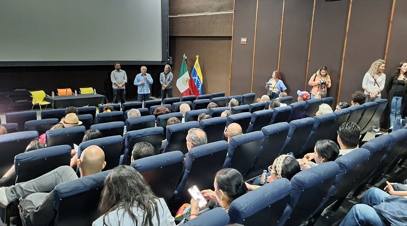 Proyectan la primera película sobre Simón Bolívar producida en México en 1942