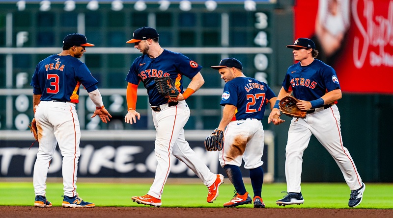Astros se llevan serie ante Rangers guiados por dos jonrones de Altuve