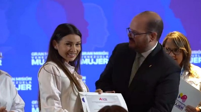 Mujeres emprendedoras son beneficiadas con créditos del BDV
