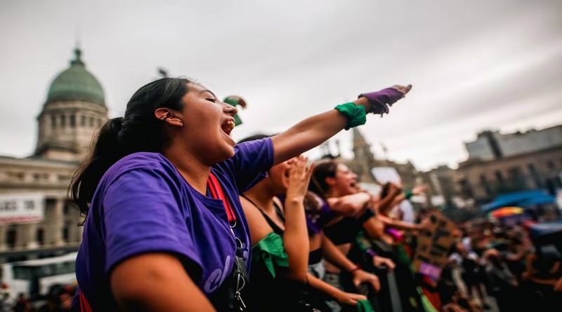 Corte Suprema de Argentina rechaza dos amparos colectivos contra la ley del aborto