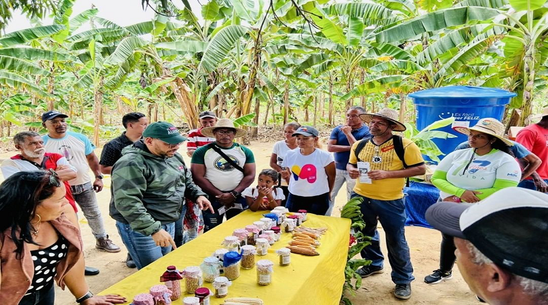 Otorgan herramientas y materias primas a productores y campesinos carabobeños