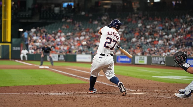 Astros vencen a Rangers de la mano de José Altuve