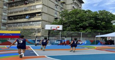 Recuperan cancha múltiple en la parroquia Caricuao de Caracas
