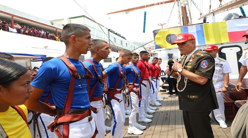 Presidente Maduro celebra el zarpe del Buque Escuela Simón Bolívar