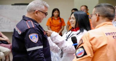 Entregan certificados al Comité de Riesgos de Protección Civil en Aragua