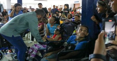Entregan ayudas sociales del 1x10 del Buen Gobierno en Cantaura