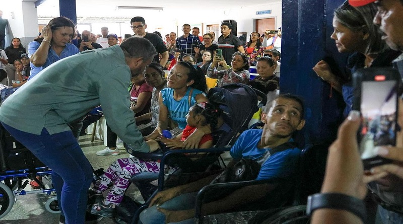 Entregan ayudas sociales del 1x10 del Buen Gobierno en Cantaura