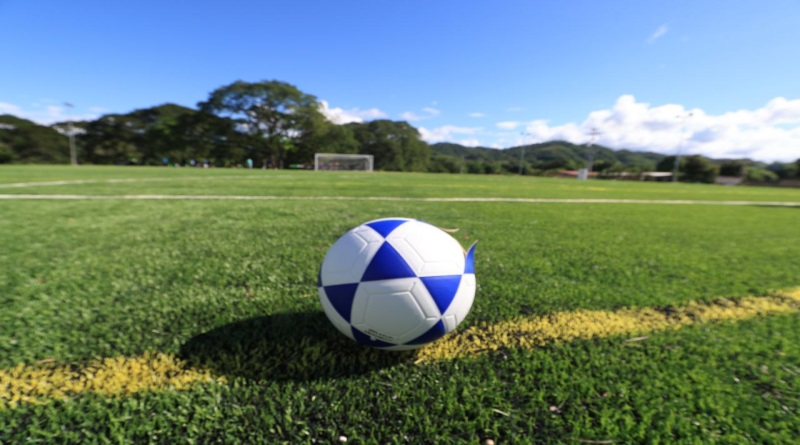 Inauguran cancha de fútbol con grama artificial en Nueva Cúa