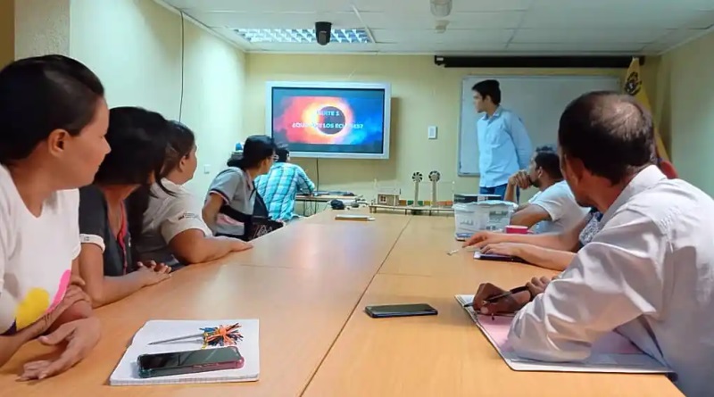 Técnicos del Programa Semilleros Científicos se capacitan en robótica y astronomía
