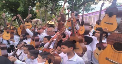 Promoverán el uso y aprendizaje del cuatro en escuelas y liceos del país