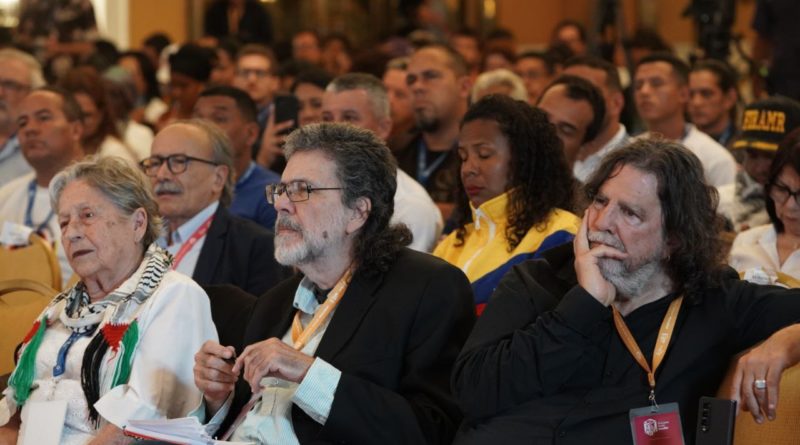 Voceros internacionales realizan conferencia sobre la decadencia de la civilización