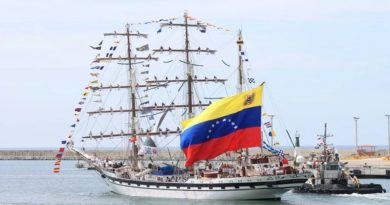 Arriba a San Vicente y las Granadinas el Embajador Sin fronteras