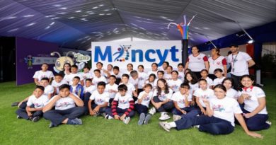 Inicia Expo Feria por el Día Internacional de las Niñas en las TIC
