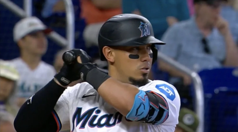 Leones felicita a Jhonny Pereda por su debut en las Grandes Ligas