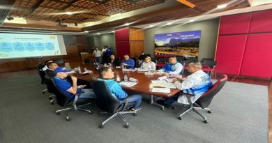 Ministro Araguayán afianza estrategias para impulsar el crecimiento de Ipostel