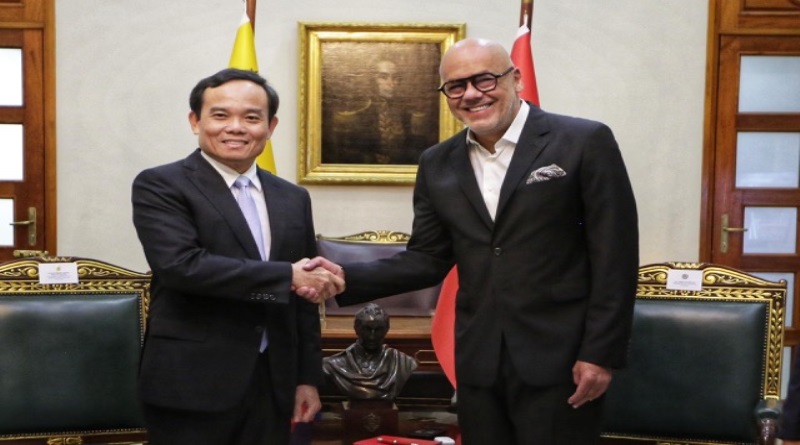 Presidente de la AN se reúne con delegación vietnamita