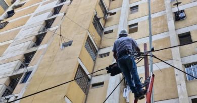 Familias de El Paraíso reciben atención en materia de telecomunicaciones
