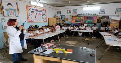 Estudiantes zulianos participan en taller experimental sobre química y física