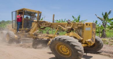 Reacondicionan vía agrícola en Andrés Bello