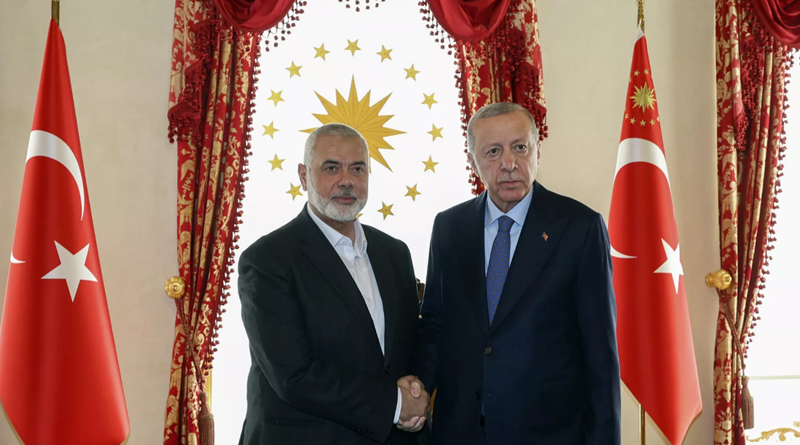El jefe de la oficina política del movimiento palestino Hamás, Ismail Haniya, junto con el presidente turco, Recep Tayyip Erdogan  - (Sputnik Mundo /AP Photo / Turkish Presidency)