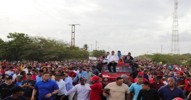 Presidente Maduro recibe la bendición de la Virgen del Valle en Nueva Espata