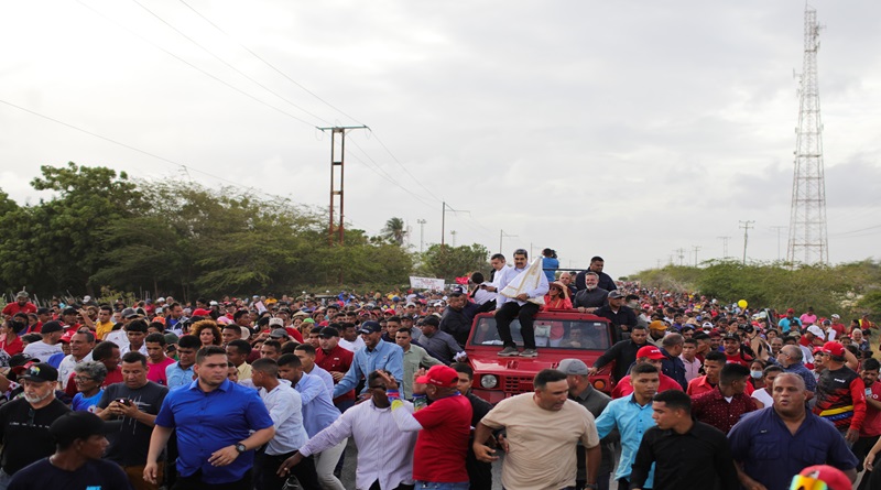 Presidente Maduro recibe la bendición de la Virgen del Valle en Nueva Espata