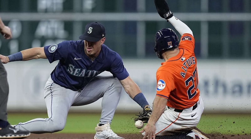 José Altuve define triunfo de Astros y llega a 300 bases robadas