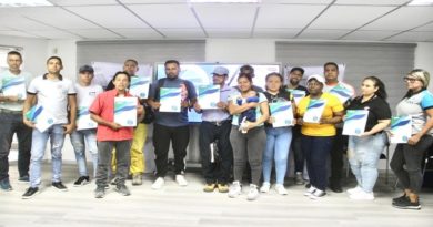 Entregan licencias temporales a fondos de comercios en Girardot